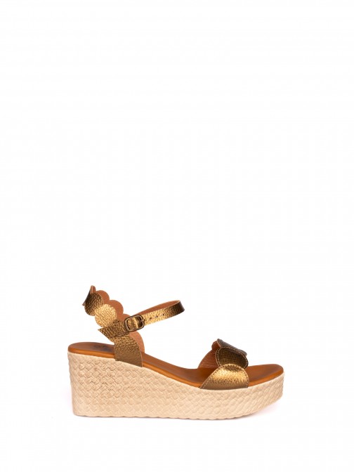 Wedge Sandal with Discs in Laminated Leather