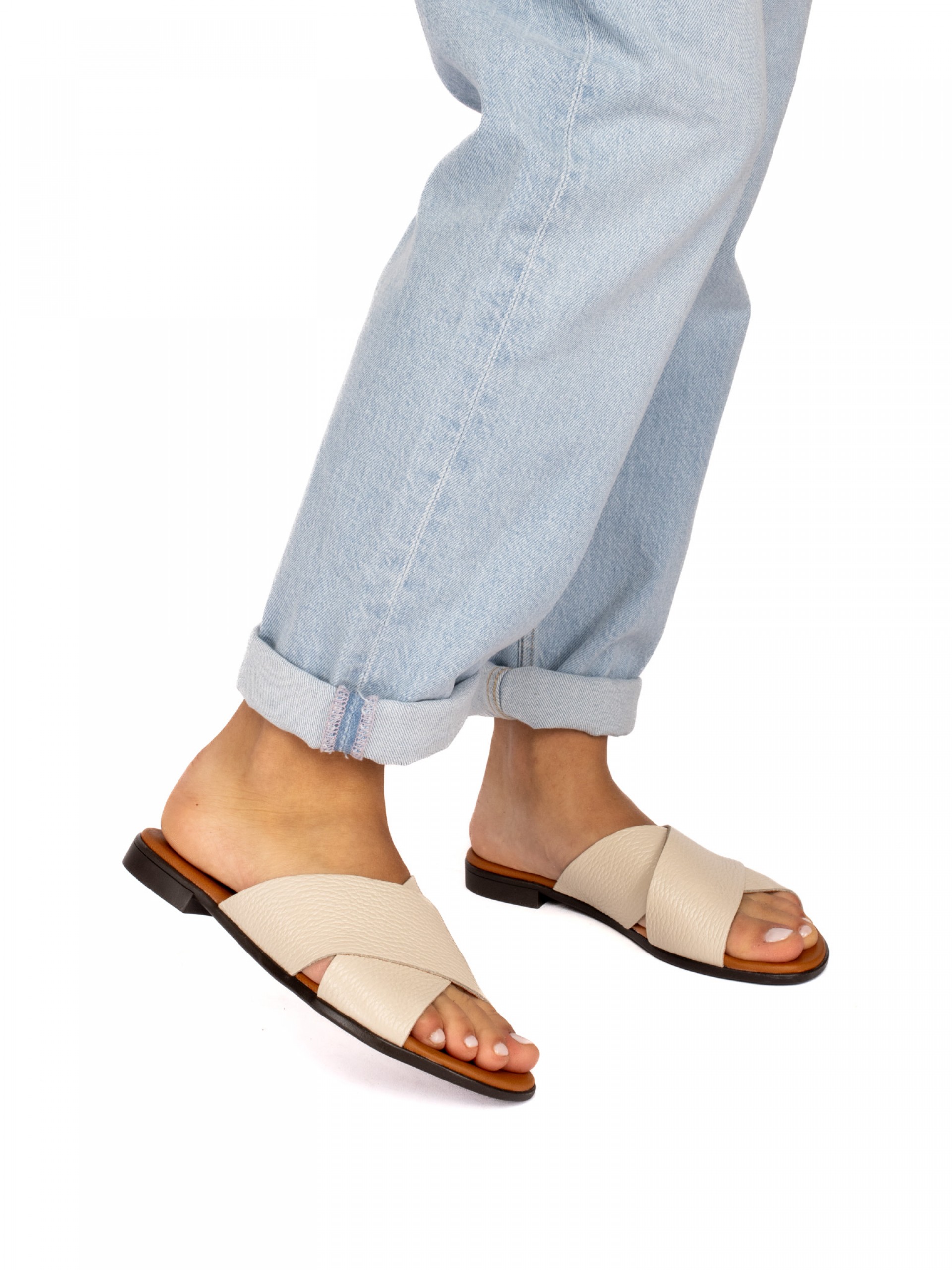 Chinela Cruzada em Pele