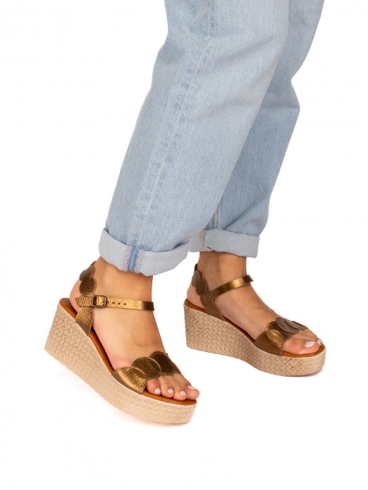 Wedge Sandal with Discs in Laminated Leather