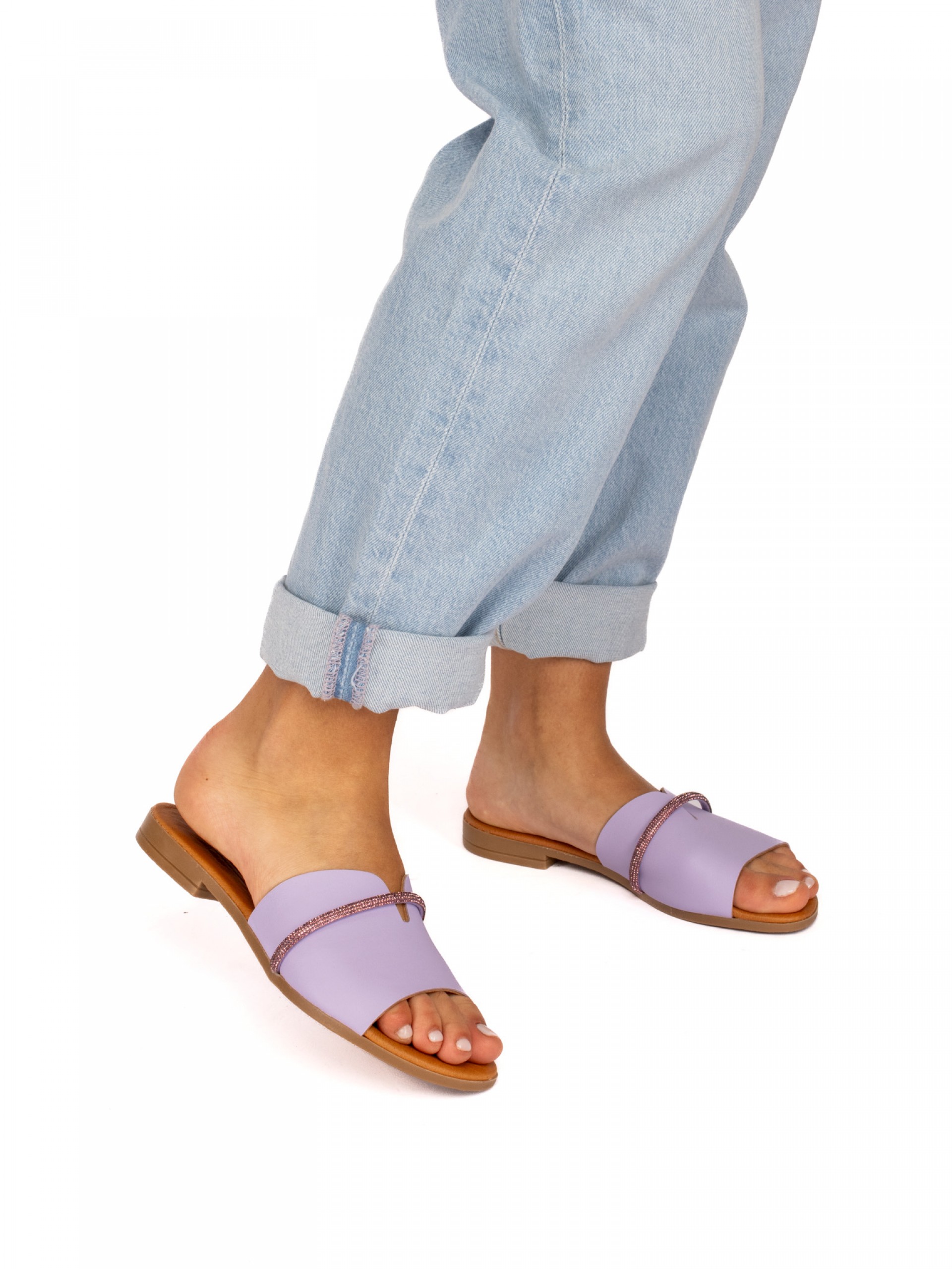 Chinela em Pele e microbrilhantes