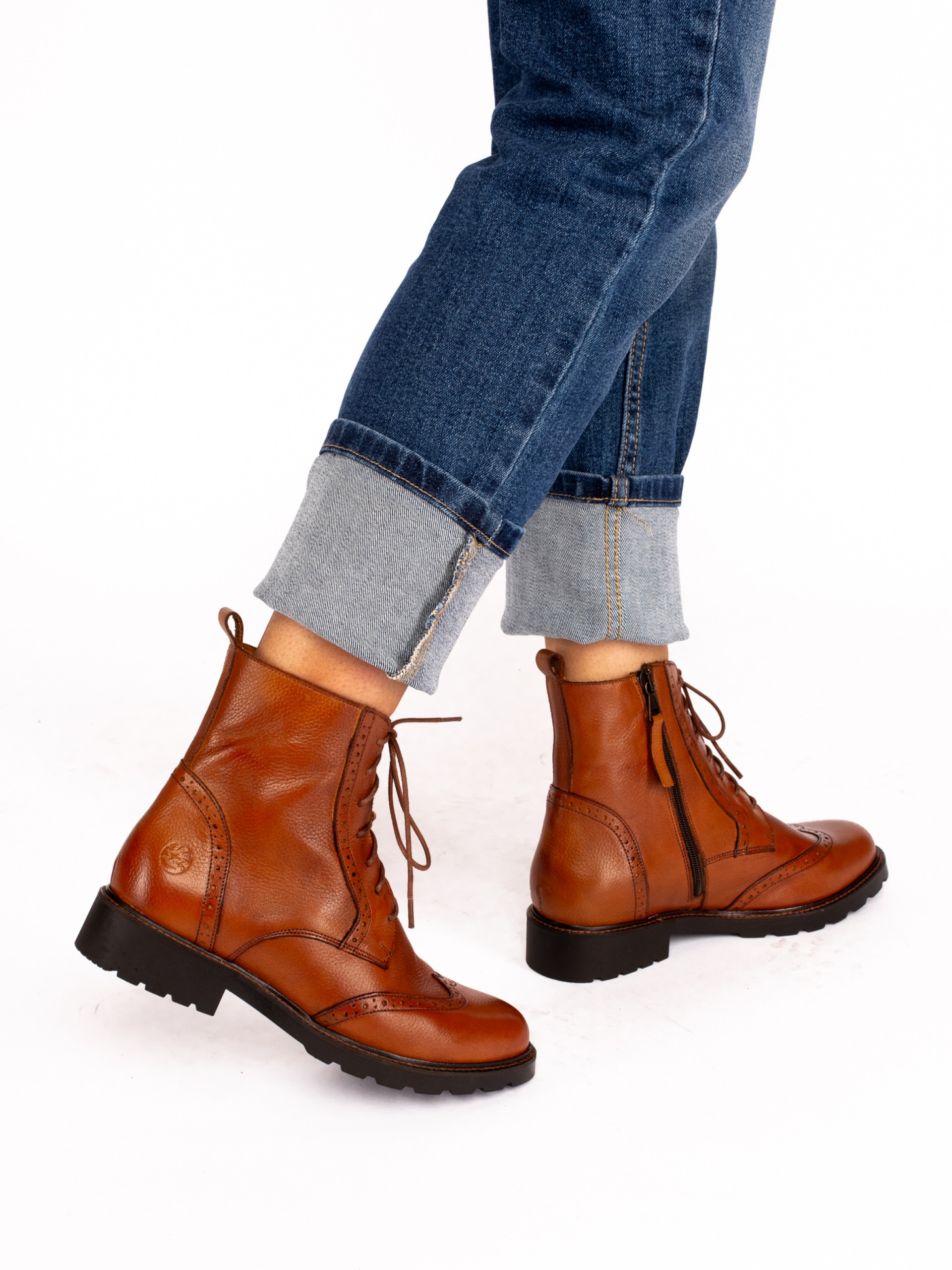 Botim Oxford
 em pele batida