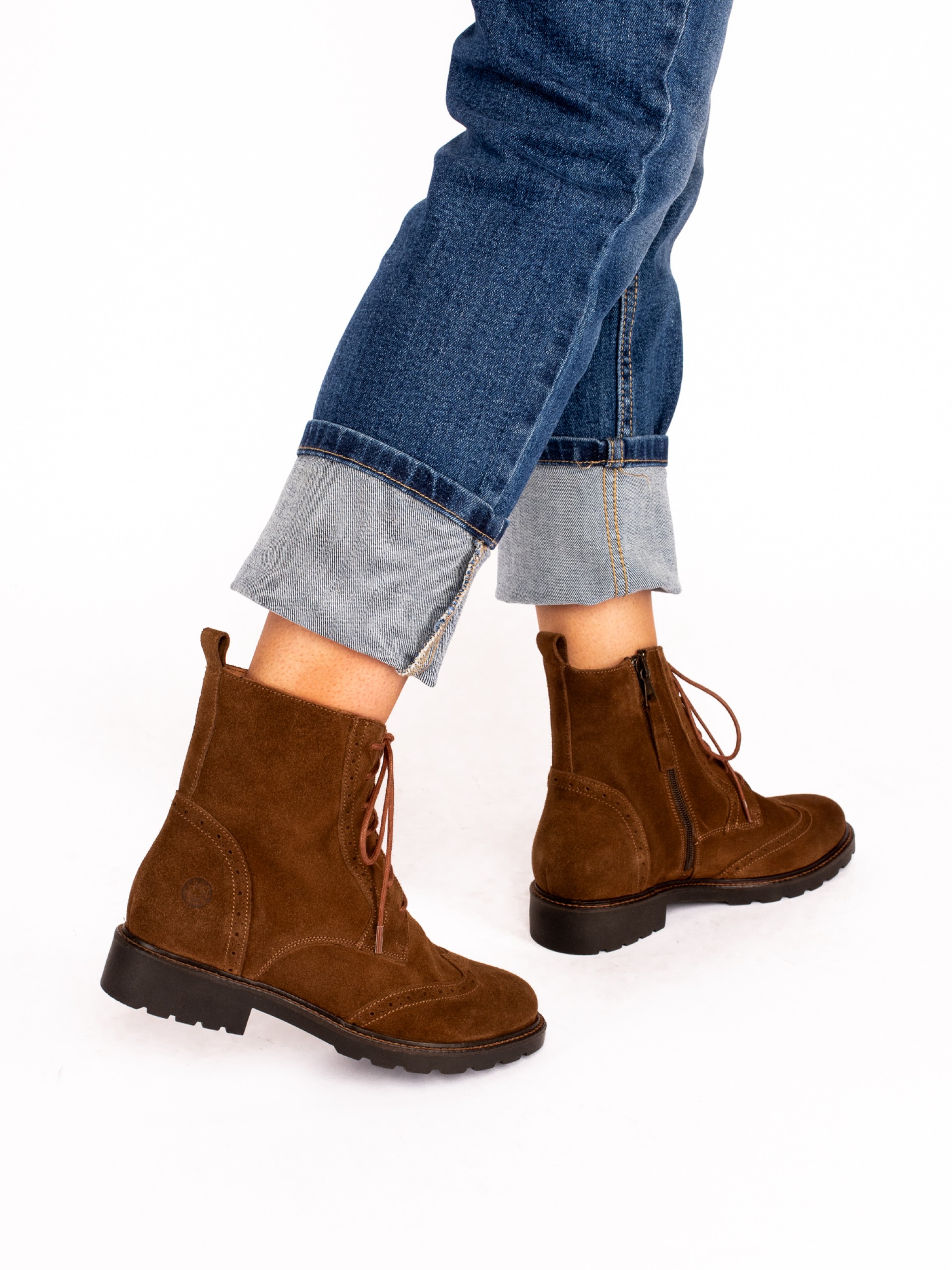 Botim Oxford
em camurça