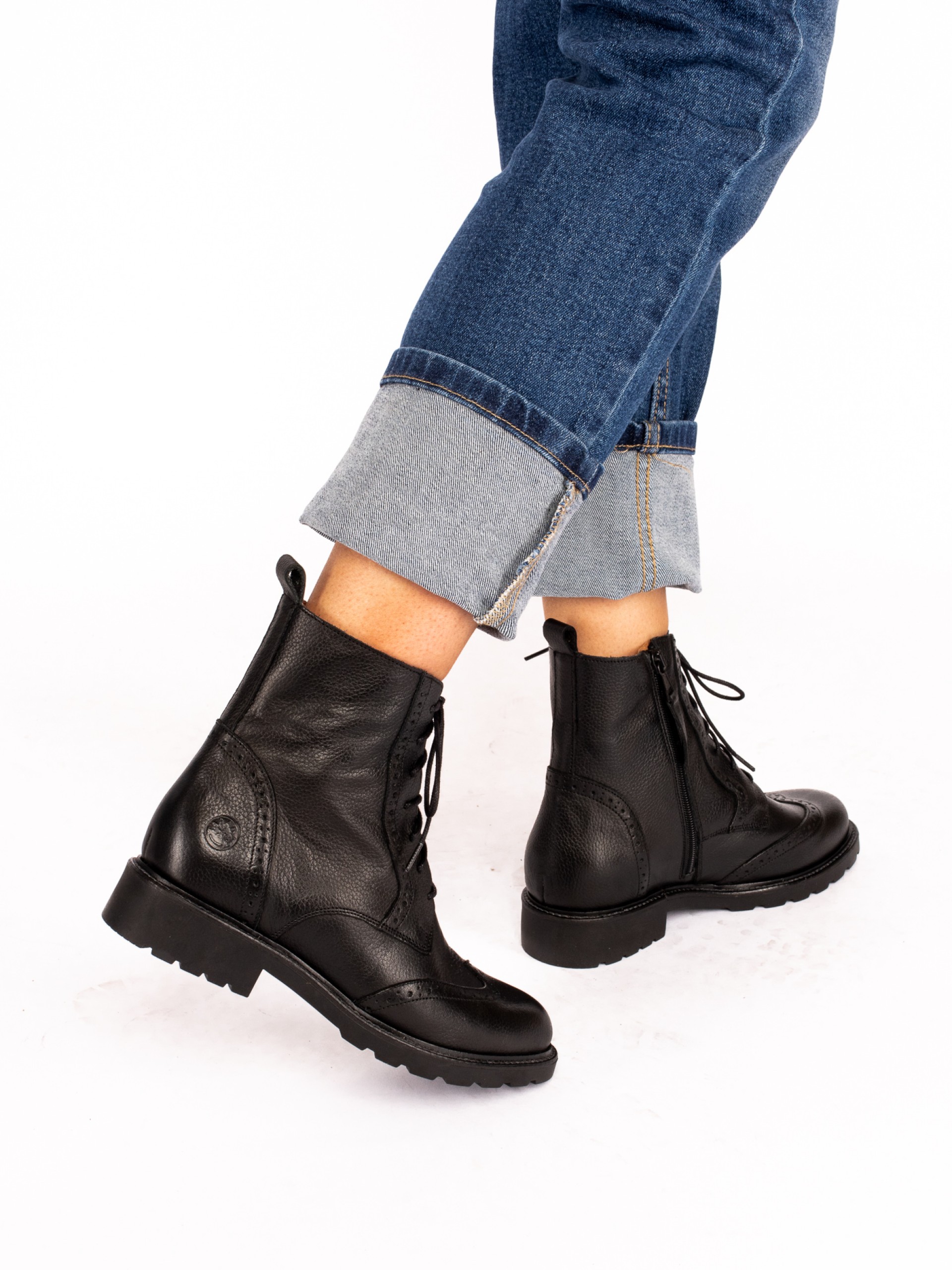 Botim Oxford
 em pele batida