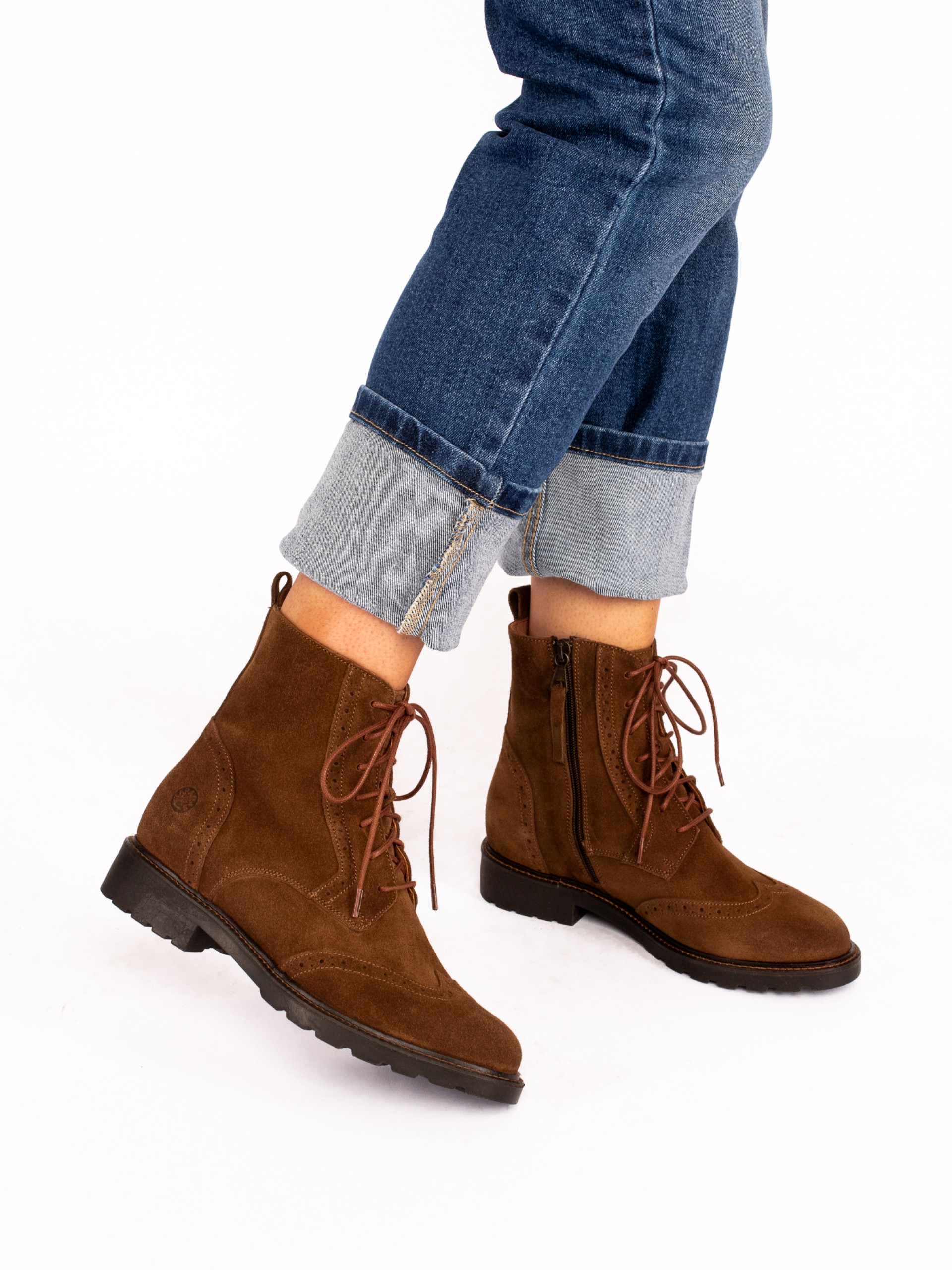 Botim Oxford
em camurça