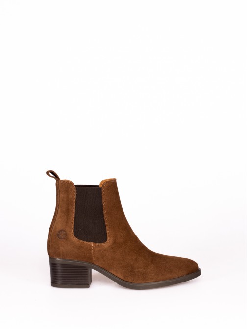 Suede Boot with Heel and Elastic