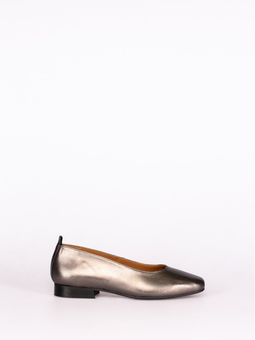 Low Heel Metallic Leather Shoes