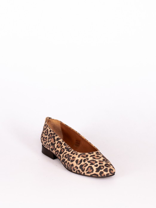 Low Heel Shoe in Animal Print Suede