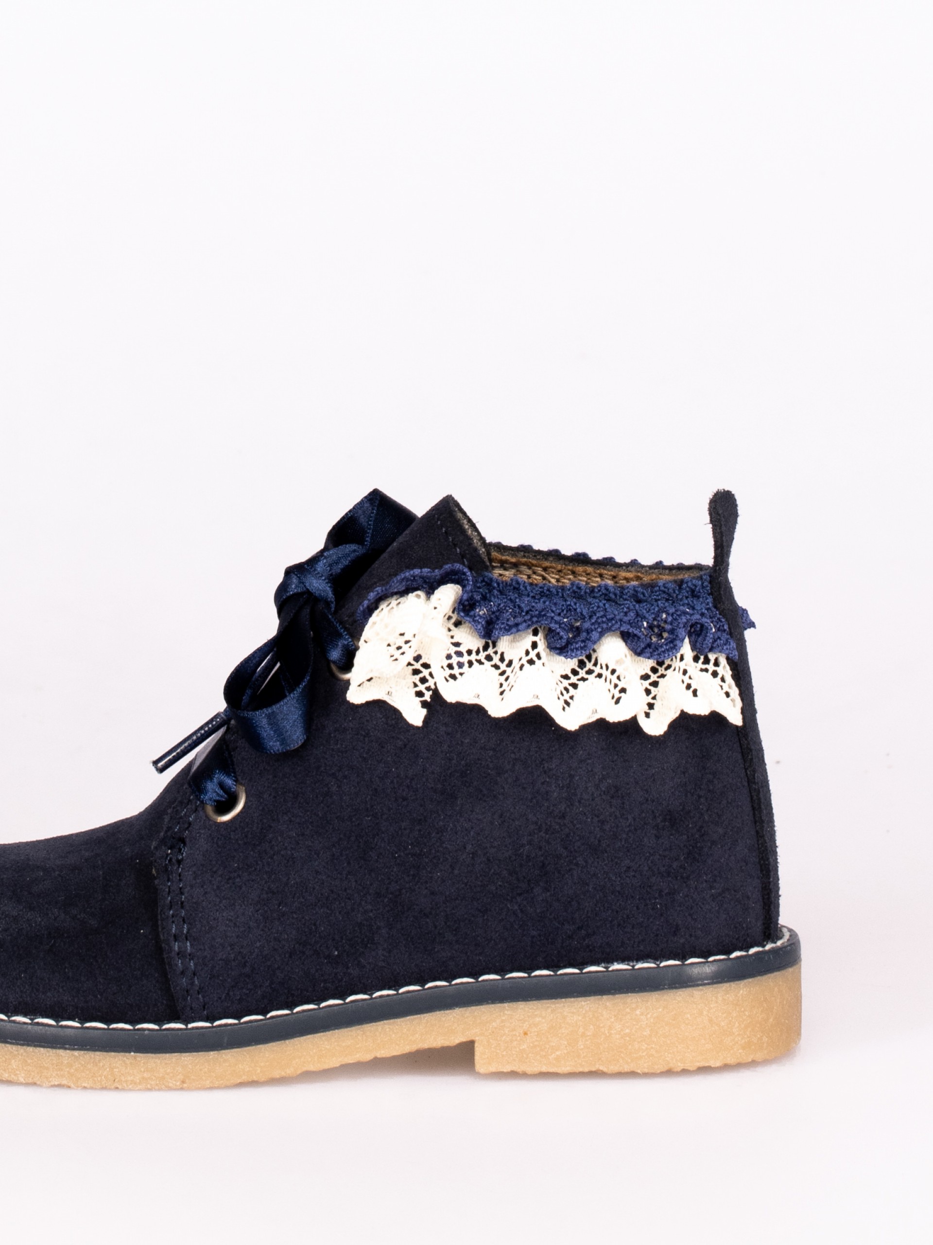 Bota em Camurça com Renda