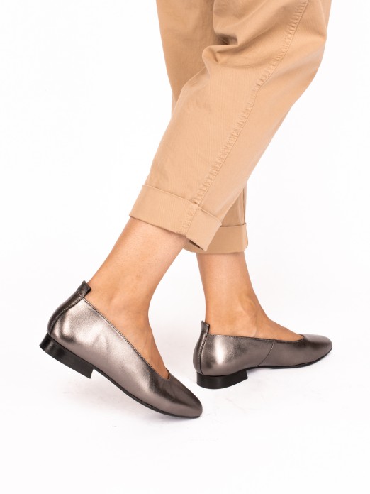 Low Heel Metallic Leather Shoes