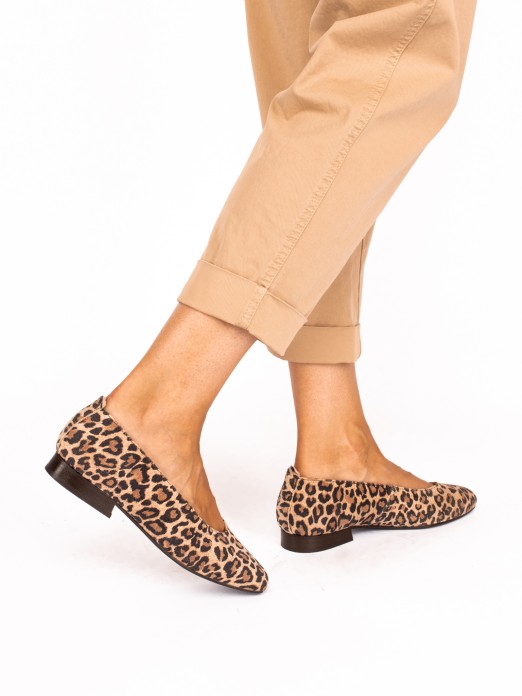 Sapato Salto Baixo em Camura Animal Print