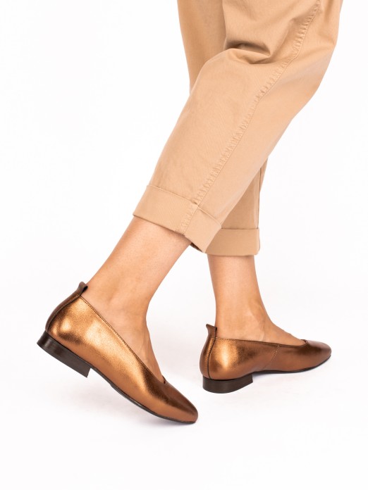 Low Heel Metallic Leather Shoes