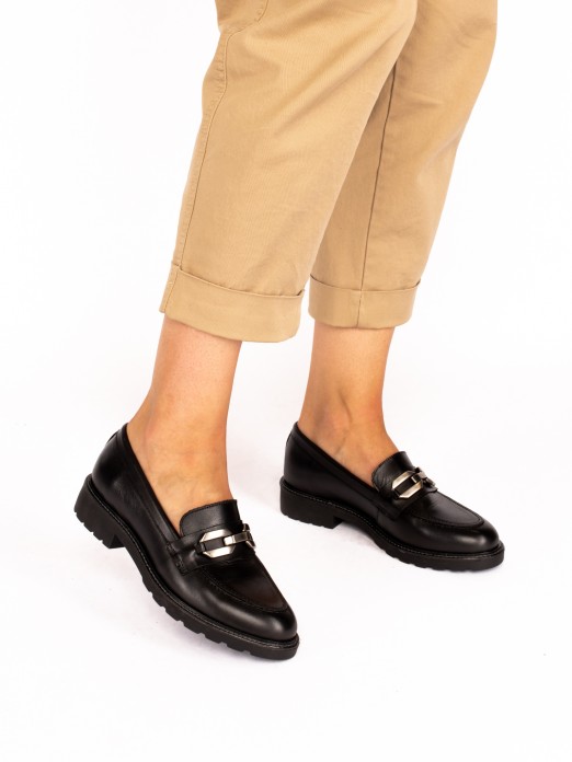 Classic Loafer with Chain in Leather