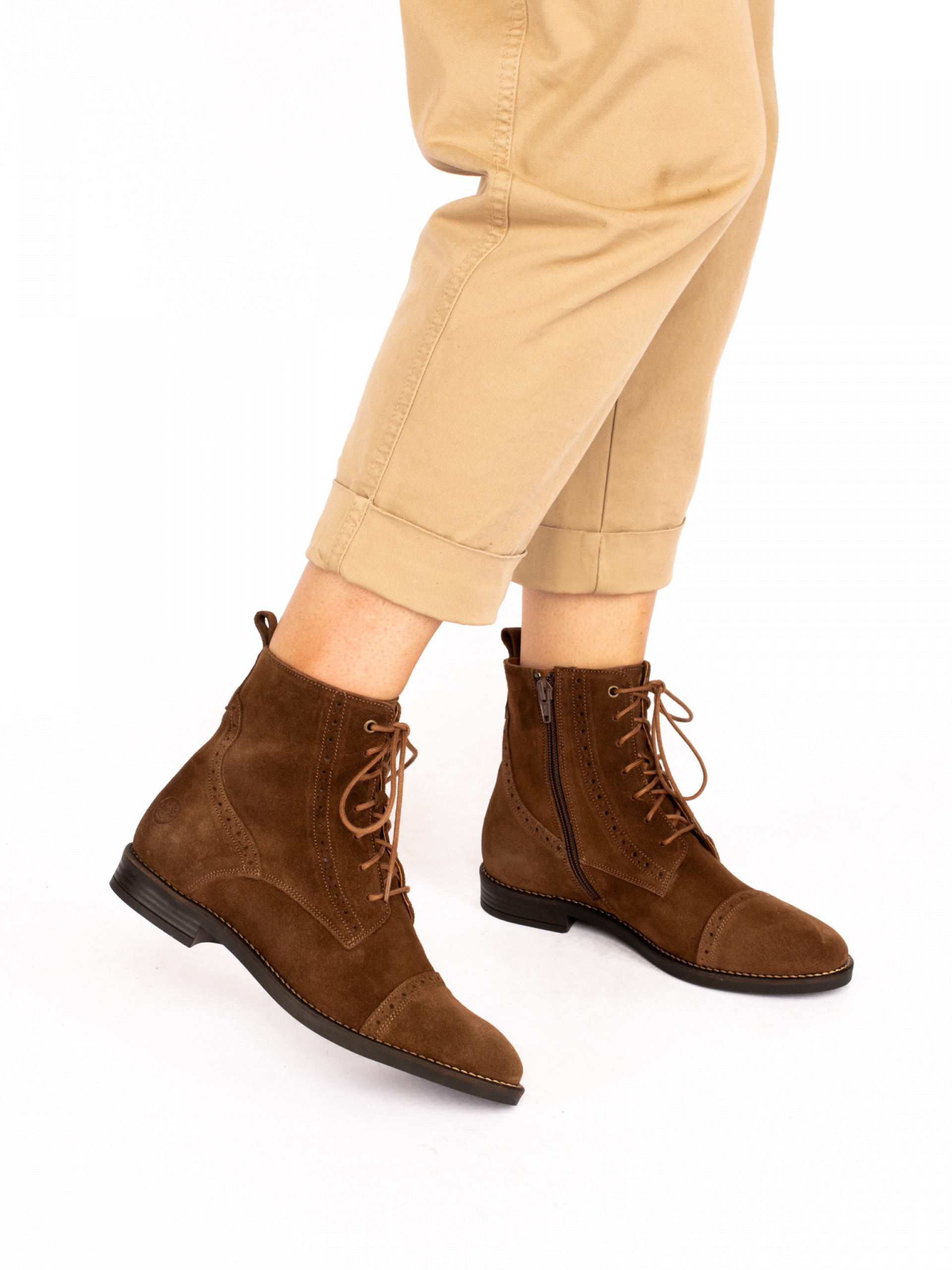 Botim Oxford Atacadores em Camurça