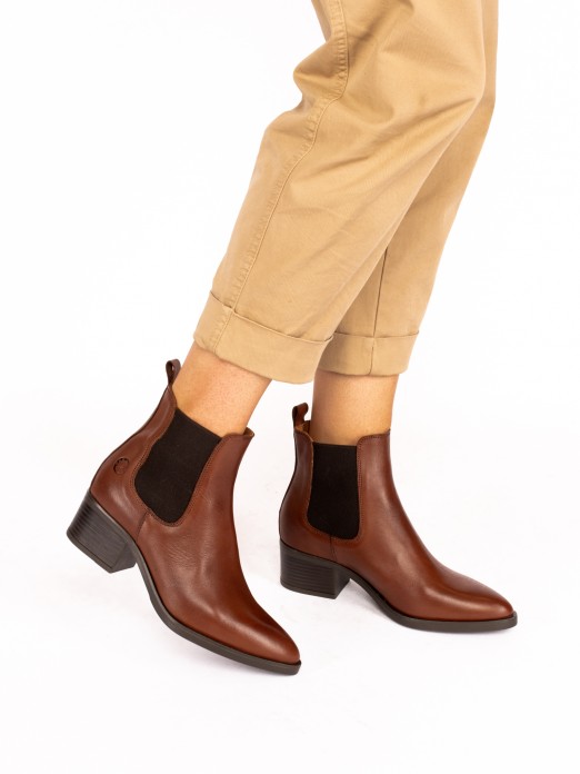 Leather Boot with Heel and Elastic