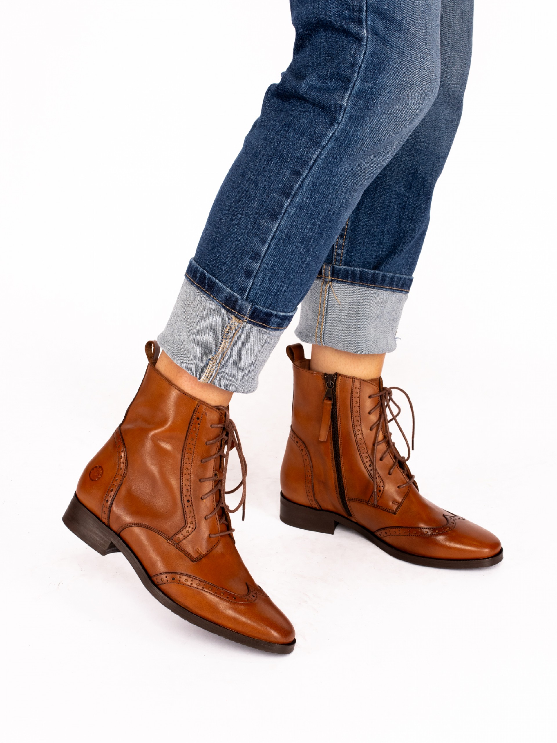 Botim Oxford em Pele