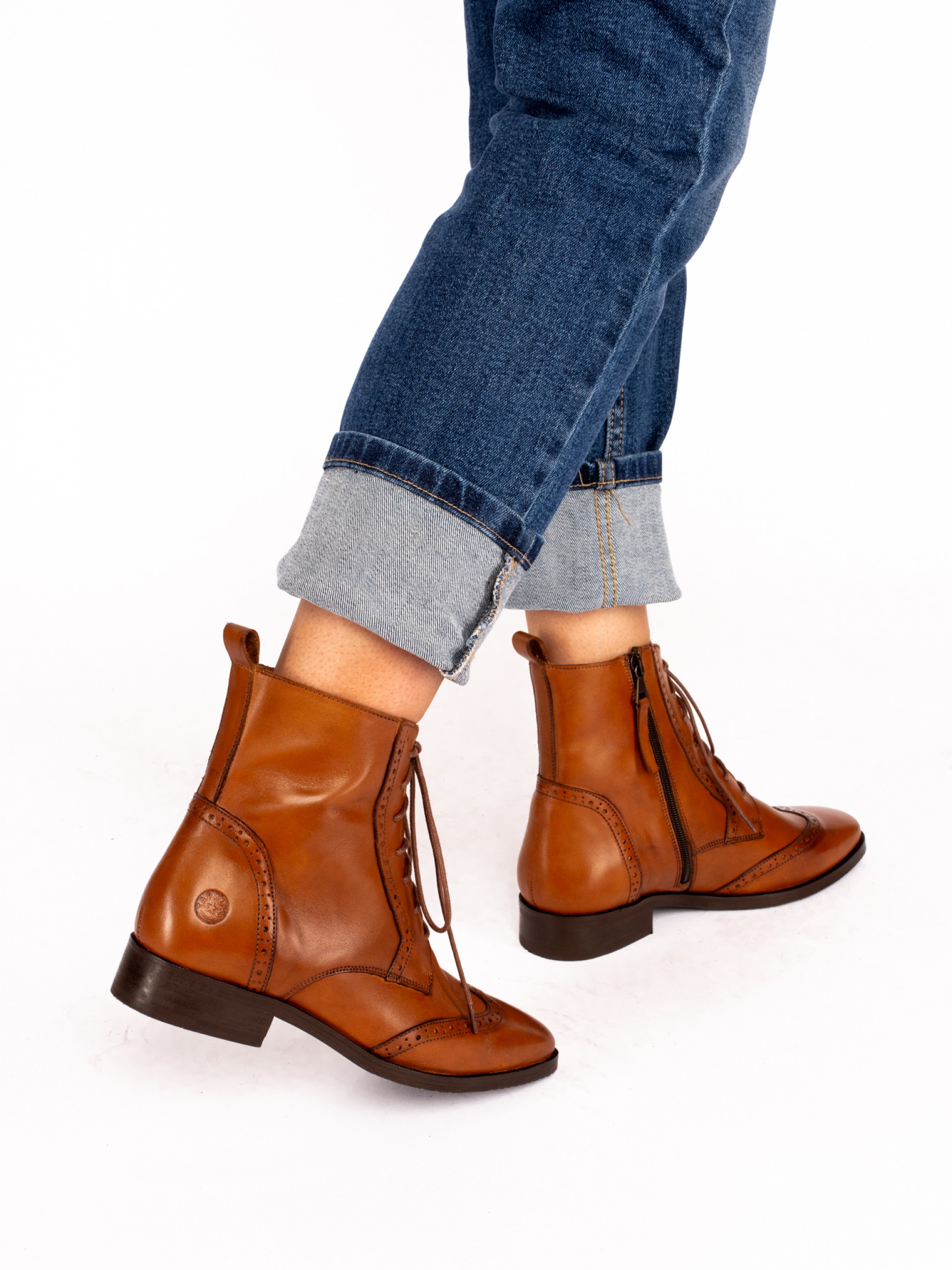 Botim Oxford em Pele