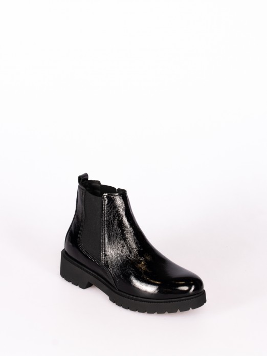 Short Ankle Boot with Elastic in Laminated leather