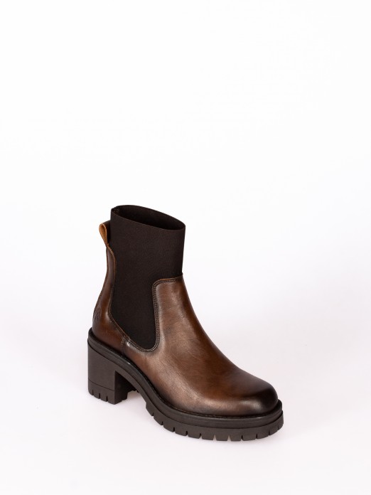 Boot in Leather with Elastic Shaft