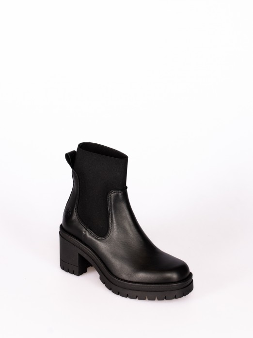 Boot in Leather with Elastic Shaft