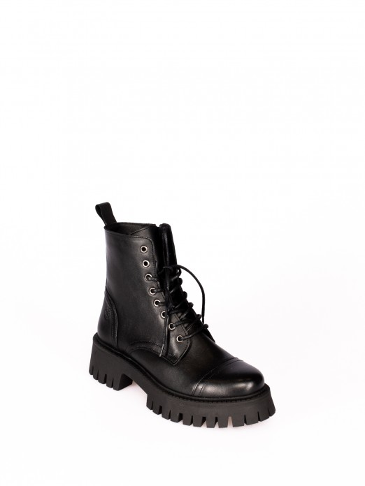 Military Boot in Leather, Structured Sole