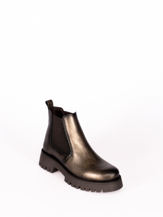 Boot in Metallic Leather, Structured Sole