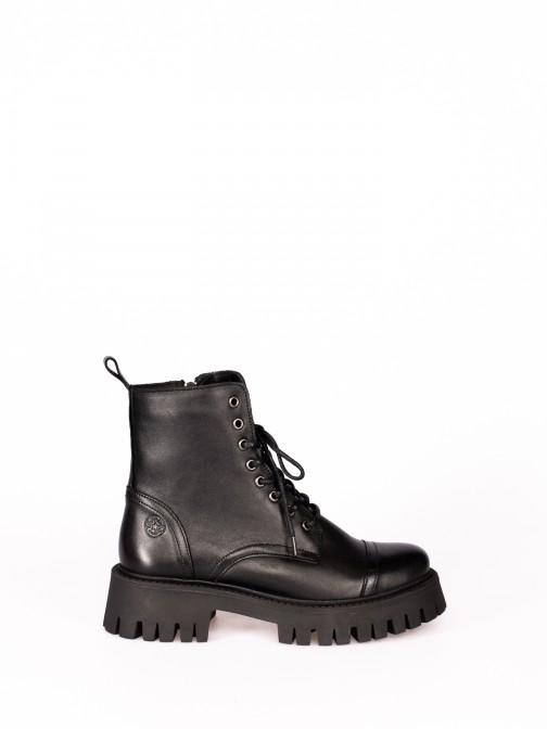 Military Boot in Leather, Structured Sole