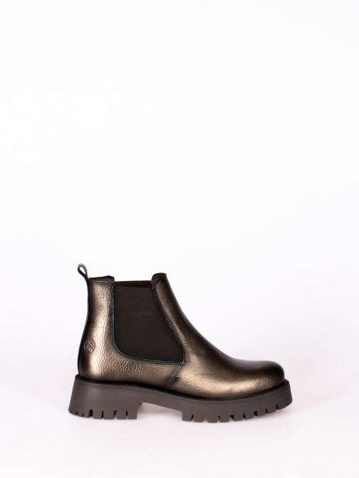 Boot in Metallic Leather, Structured Sole