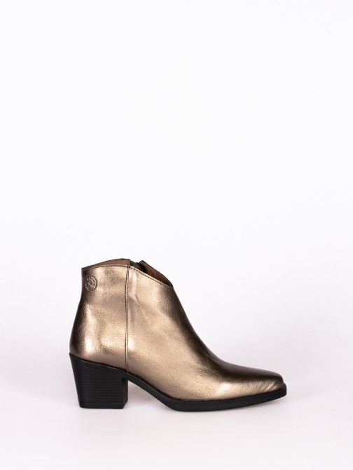 Short Ankle Boot in Metallic Leather