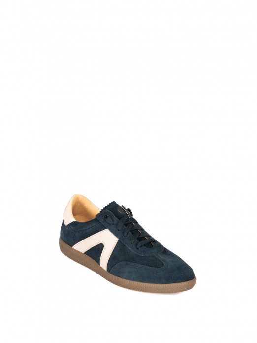 Sports Shoe in Suede