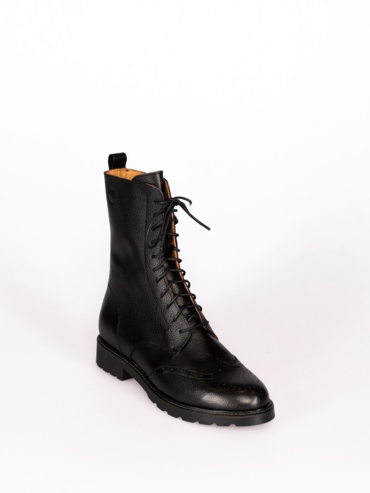 Bota Meio Cano em Pele
