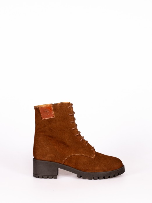 Military Boots in Suede with Structured Sole