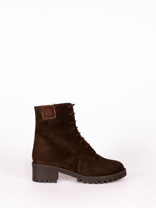 Military Boots in Suede with Structured Sole