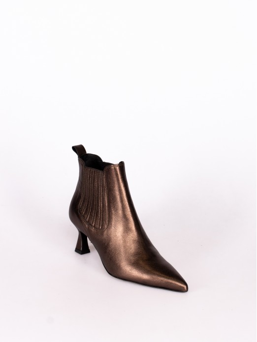 Laminated Leather Boot with Elastic and Heel