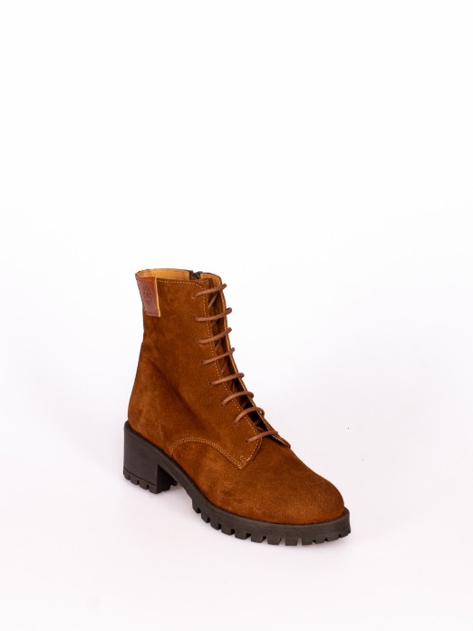 Military Boots in Suede with Structured Sole