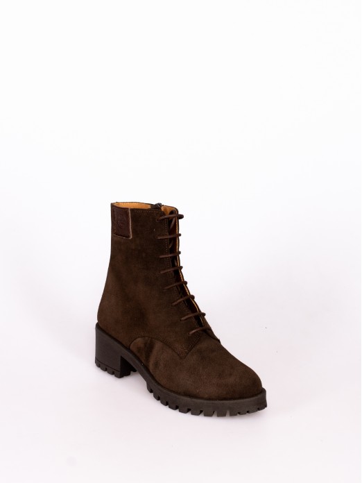 Military Boots in Suede with Structured Sole