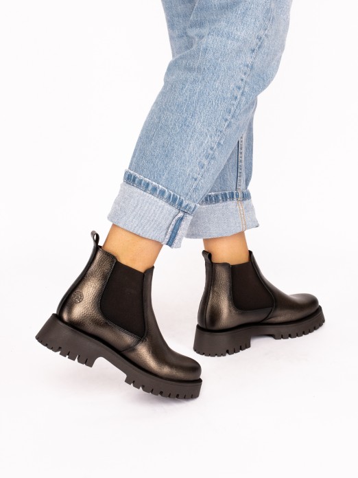 Boot in Metallic Leather, Structured Sole