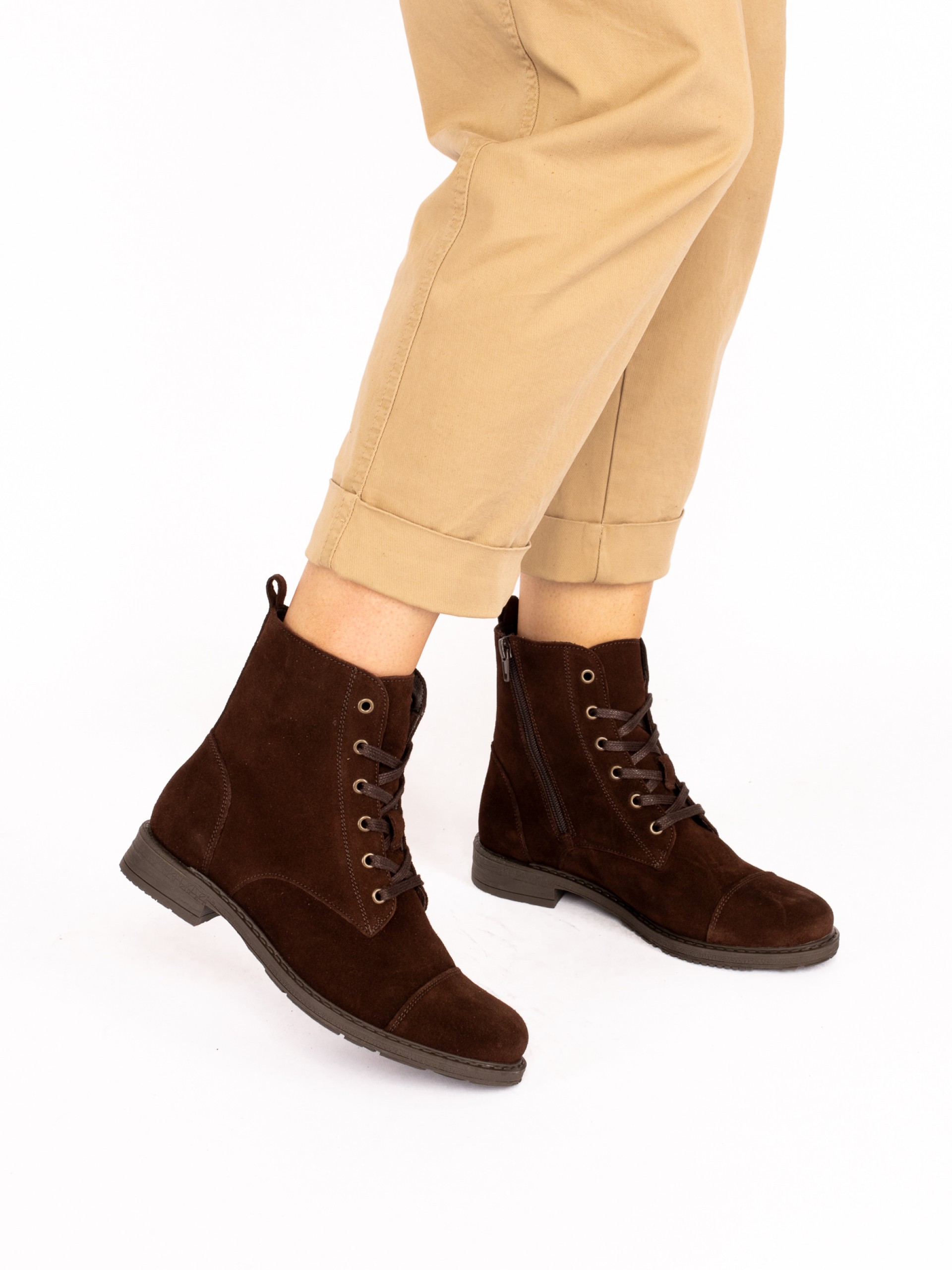 Botim Atacadores em Camurça