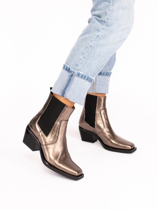 Heeled Ankle Boots with Elastic in Metallic Leathe