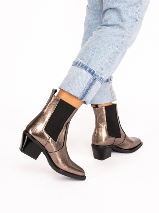 Heeled Ankle Boots with Elastic in Metallic Leathe