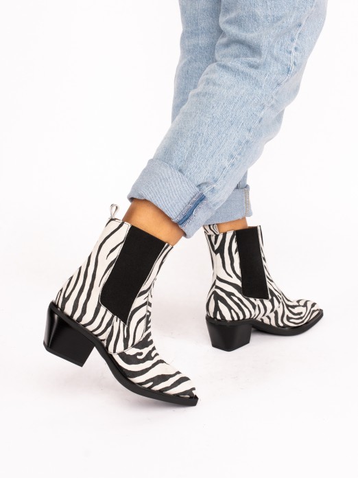 Heeled Ankle Boots with Elastic in Animal Print Su