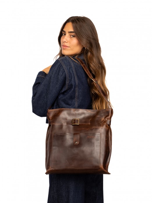 Shoulder Bag in Aged Leather