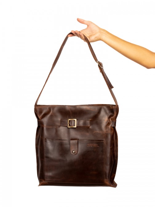 Shoulder Bag in Aged Leather