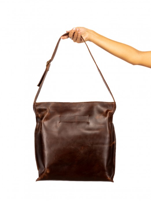 Shoulder Bag in Aged Leather