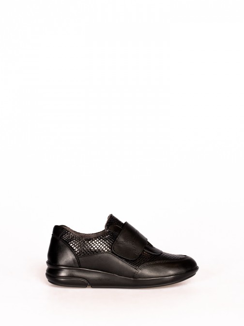 Sapato de Conforto em Pele Croco e Velcro