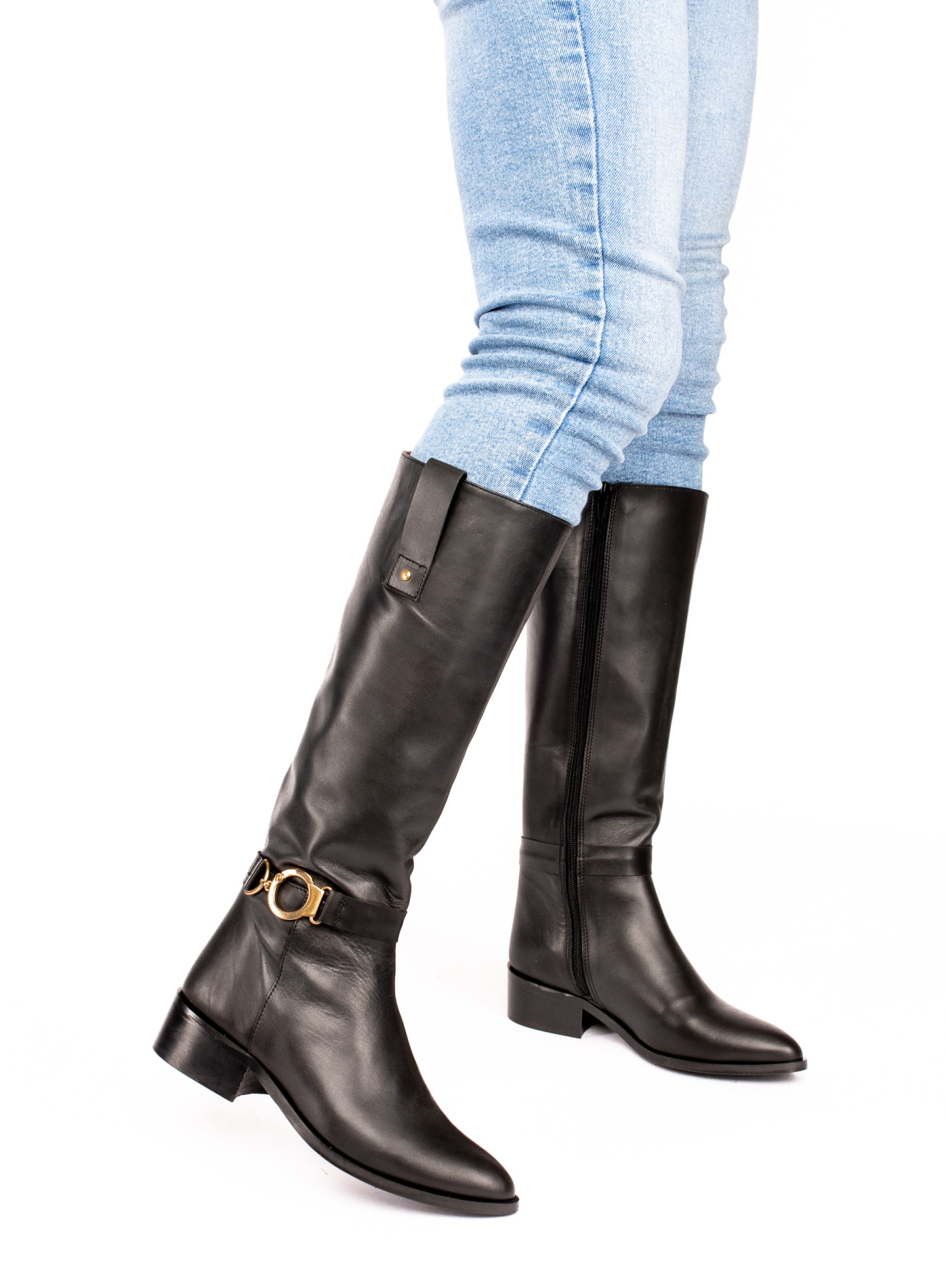 Bota Cano Alto em Pele com Aplique