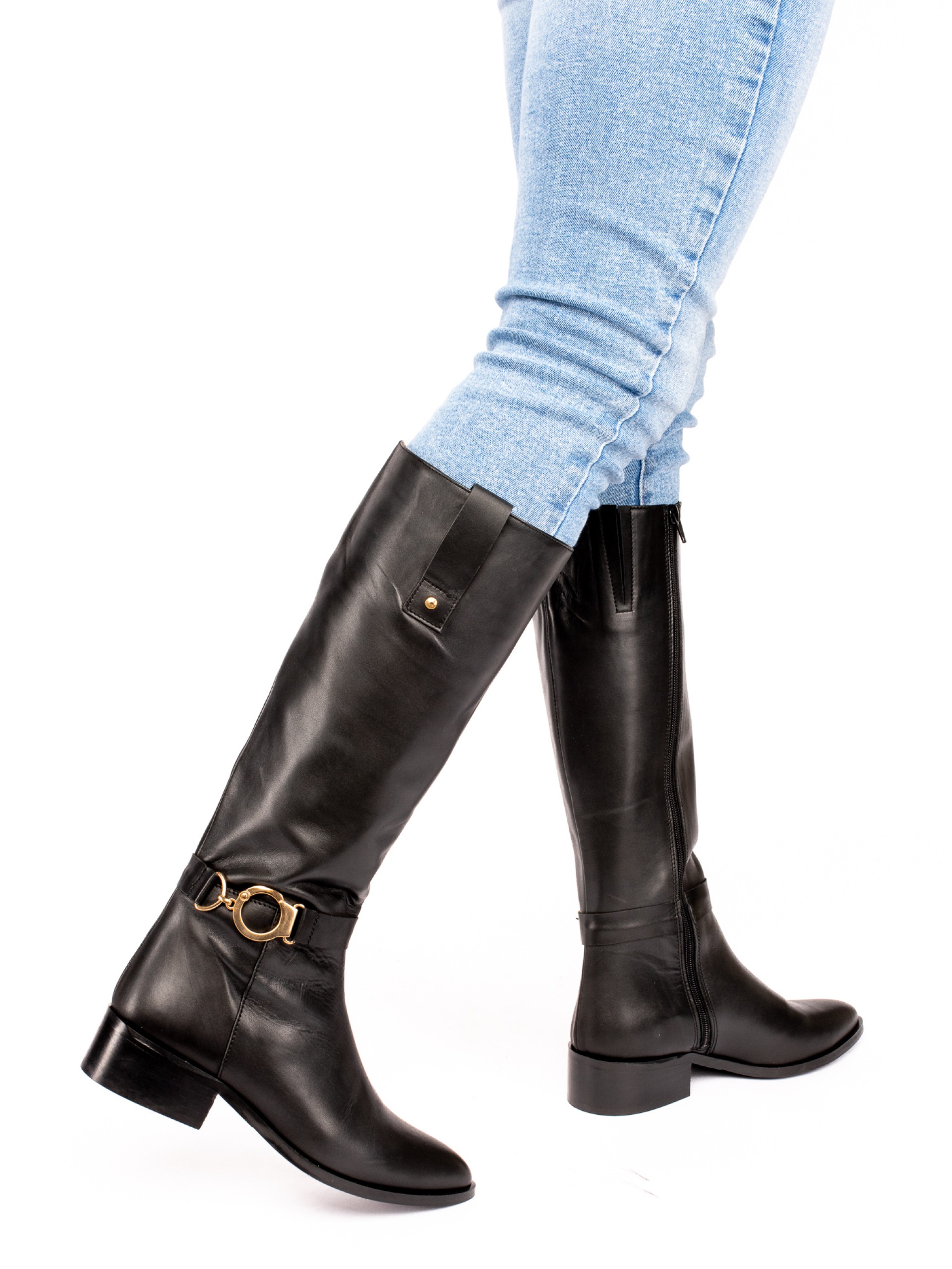 Bota Cano Alto em Pele com Aplique