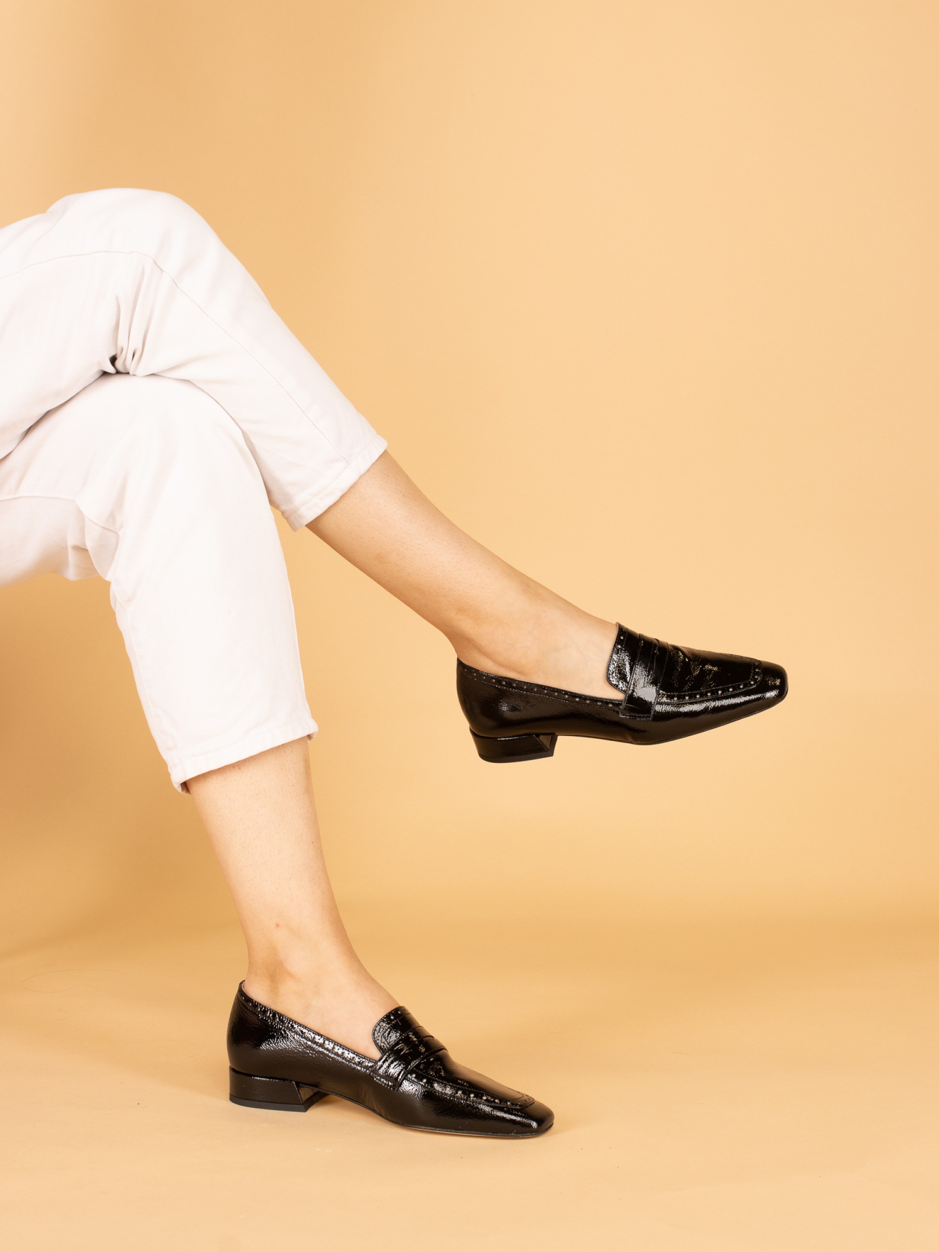 Sofia Costa Elegant Low-heel