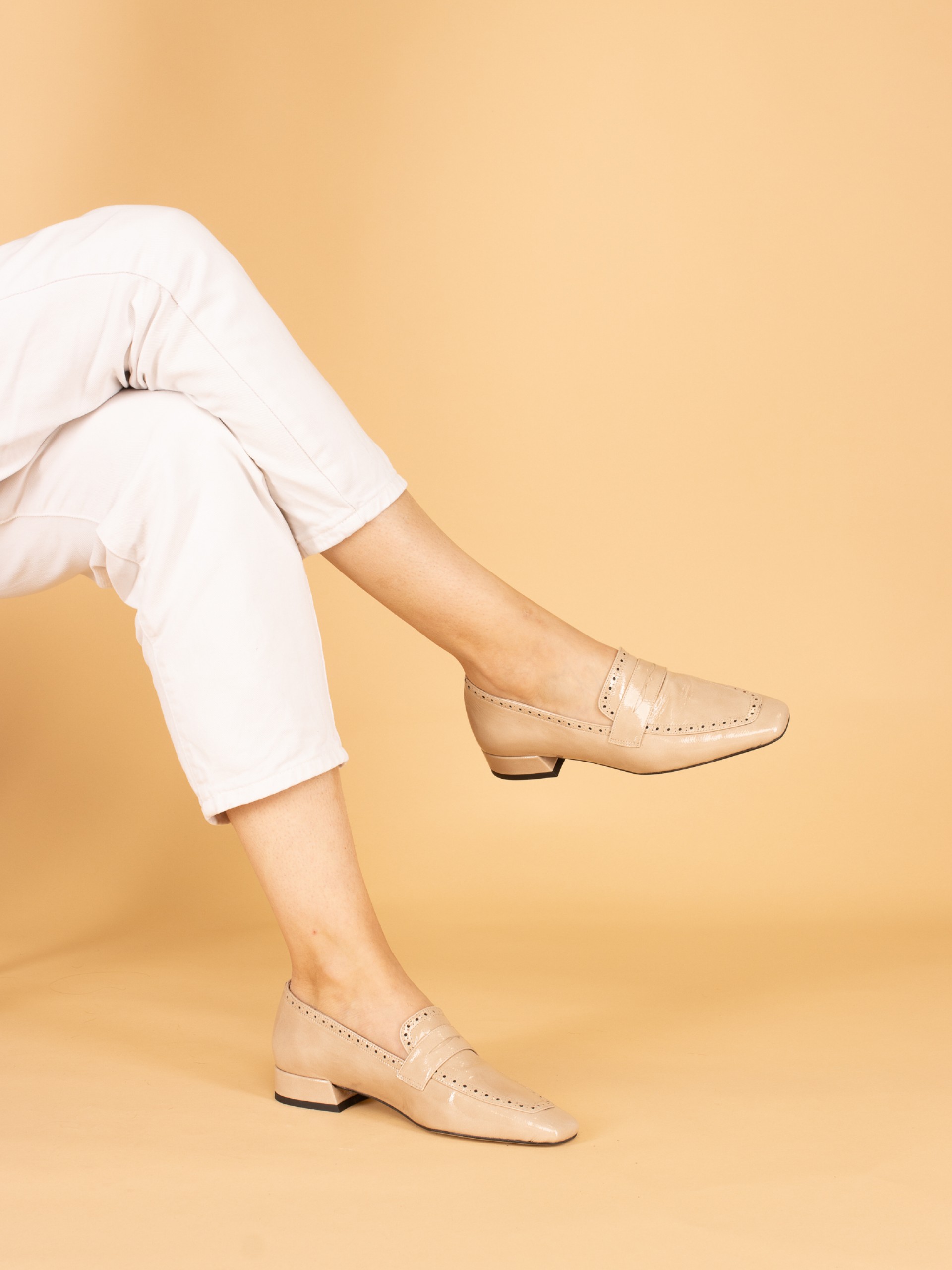 Sofia Costa Elegant Low-heel