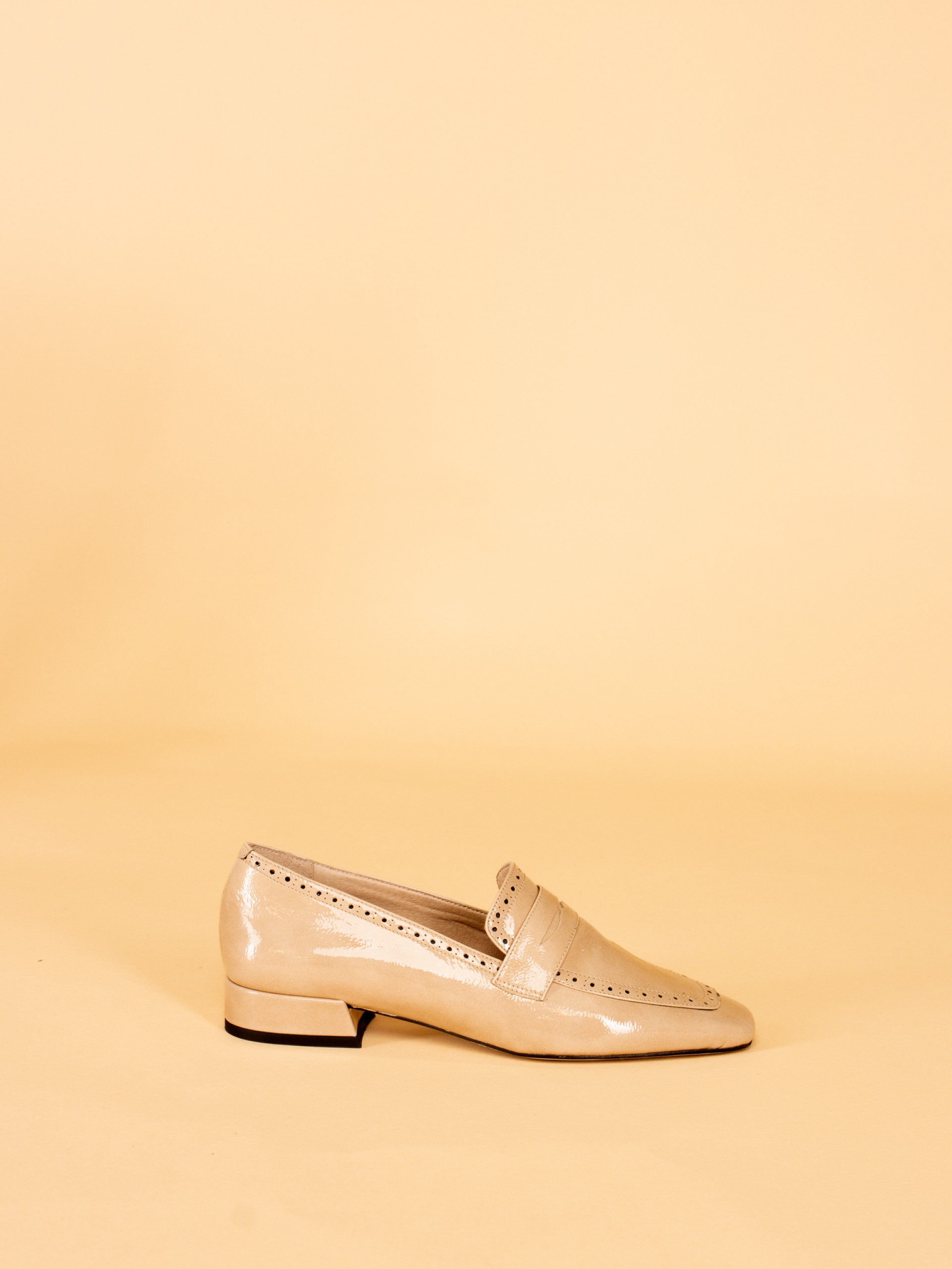 Sofia Costa Elegant Low-heel