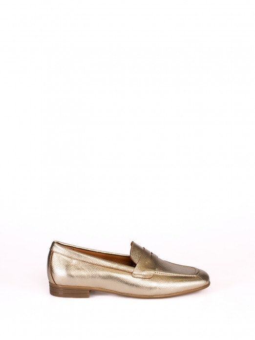 Mocassim em Pele Laminada com Travesso